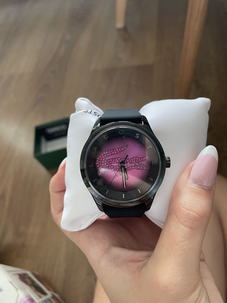 zegarek lacoste czarny z różowymi kryształkami