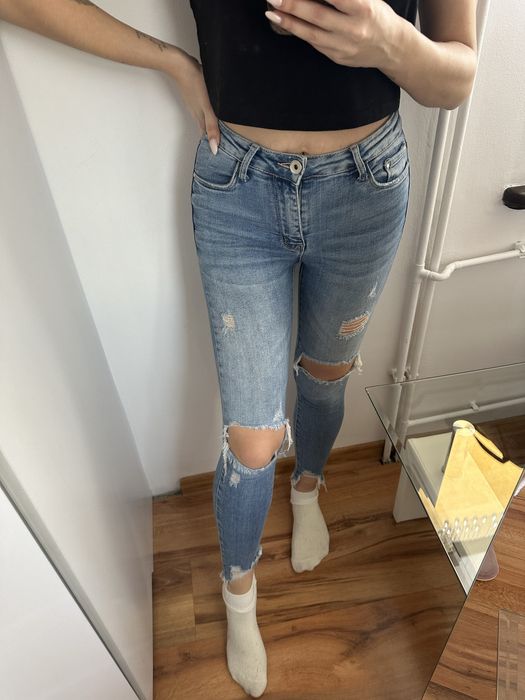 Jesnsowe spodnie z dziurami