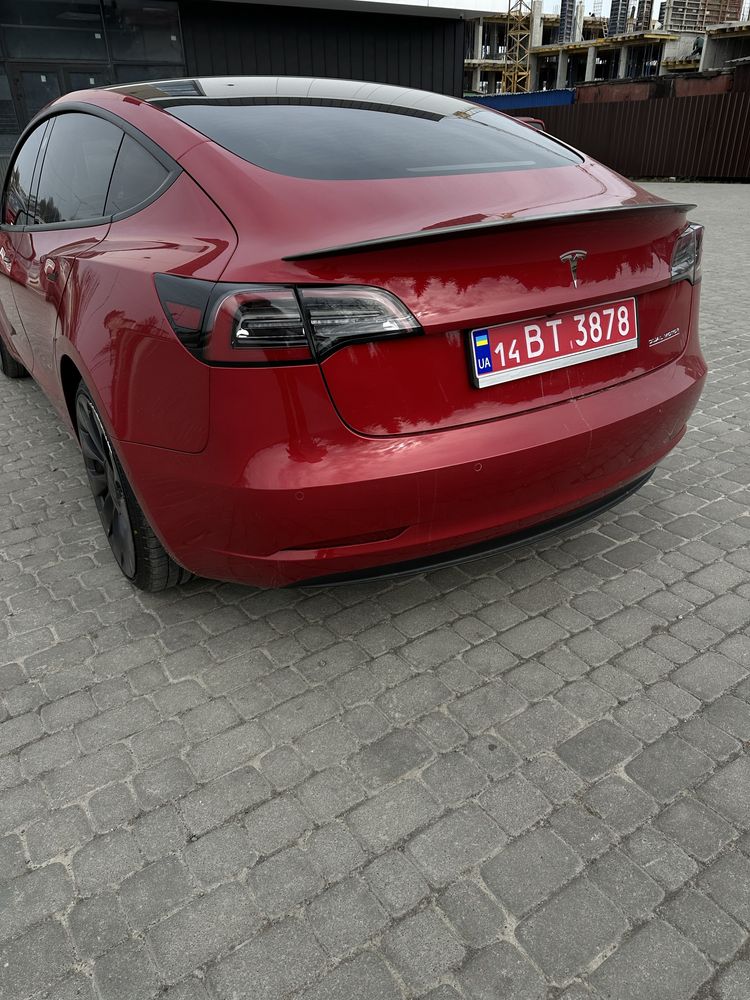 Tesla model 3 perfomance