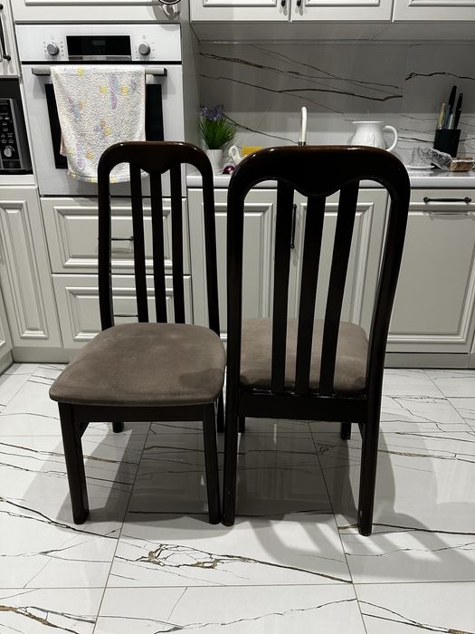 Стіл та 4 стільці