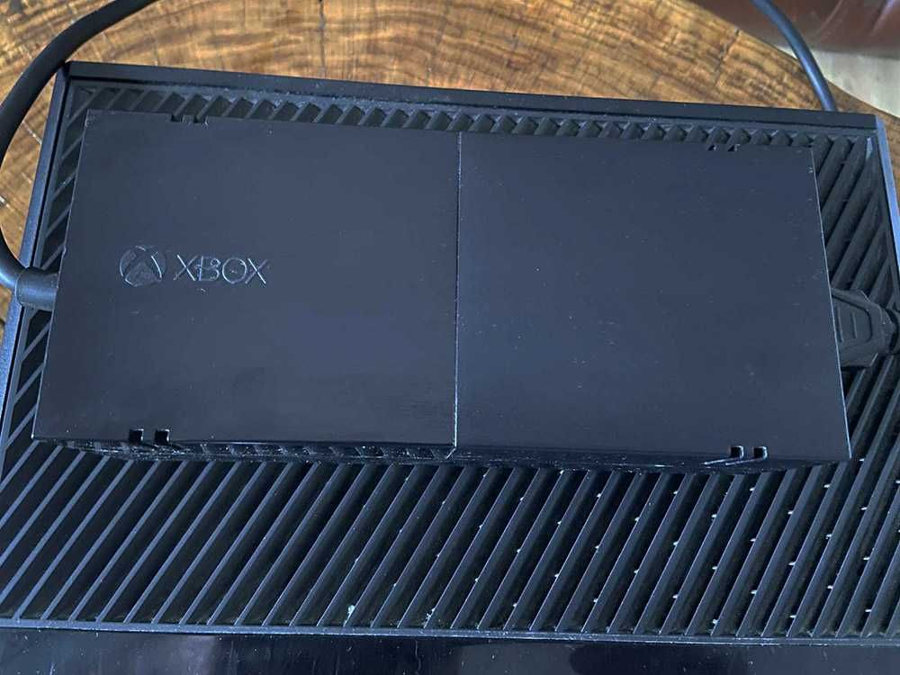 XBOX ONE, dodatkowy dysk 2TB, 100% sprawna, stan b. dobry