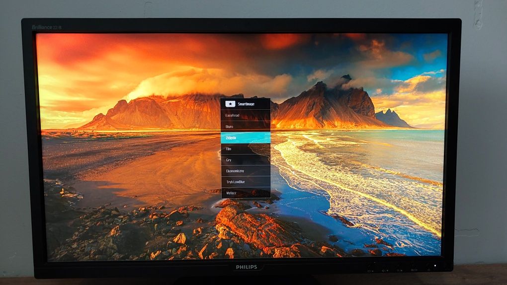 Monitor Philips Brilliance 22 cale głośniki pivlot 4 wejścia video