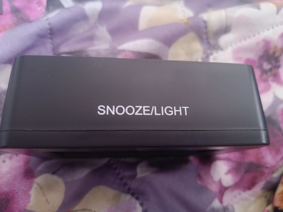 Sprzedam nowy podświetlany budzik cyfrowy