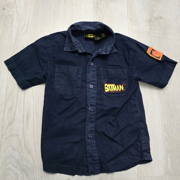 Koszula chłopięca na guziki z kołnierzykiem Batman rozm 98 granatowa.
