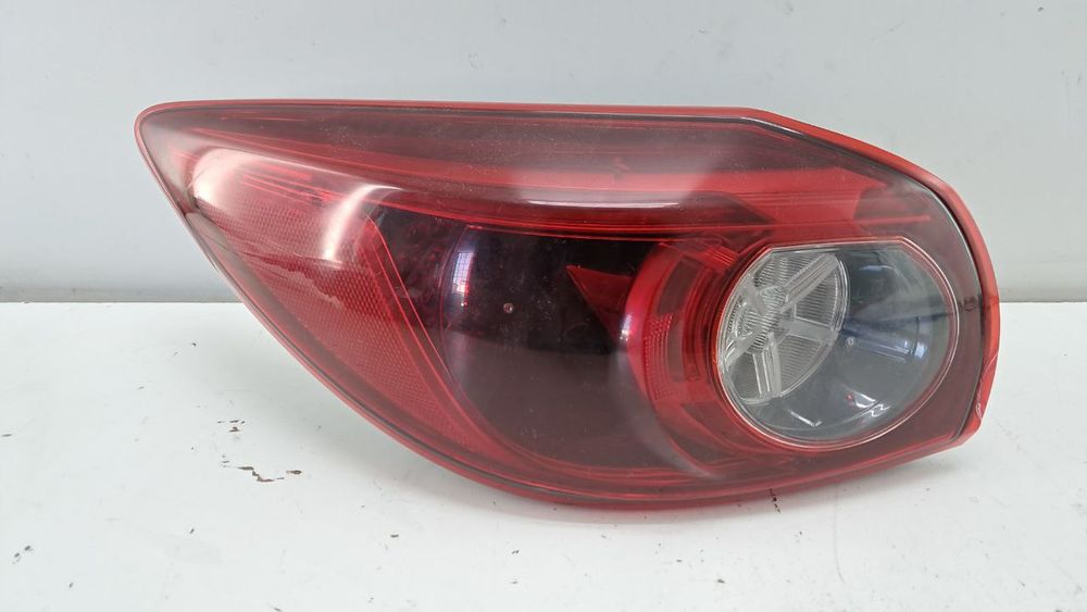Фонарь задный левый стоп Mazda 3 хетчбек 2013-2018 B45D51160