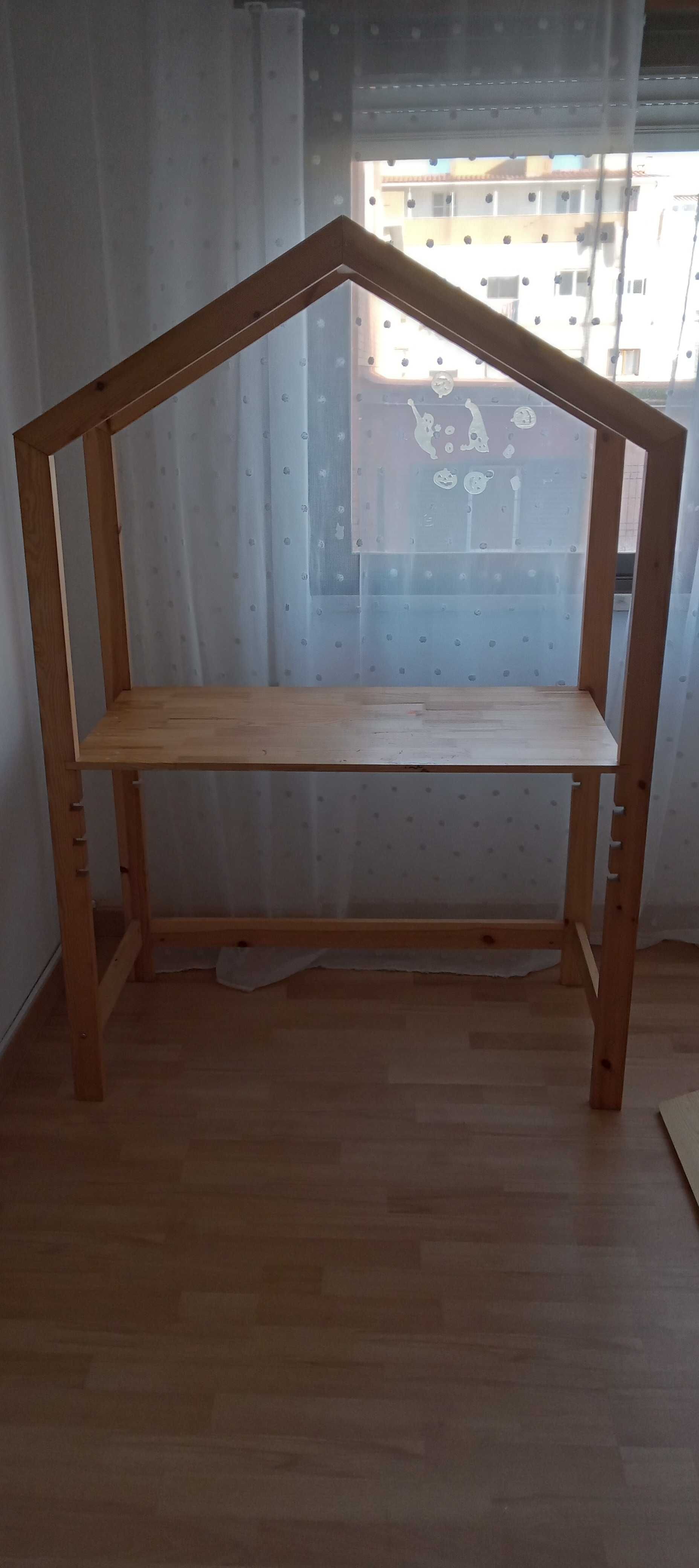 Beliche+ Oferta de secretaria de madeira-conjunto casinha- criança.