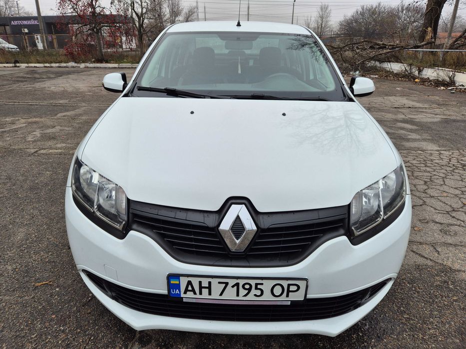 Renault Logan 2016г 1.2двигатель 114тыс км пробег