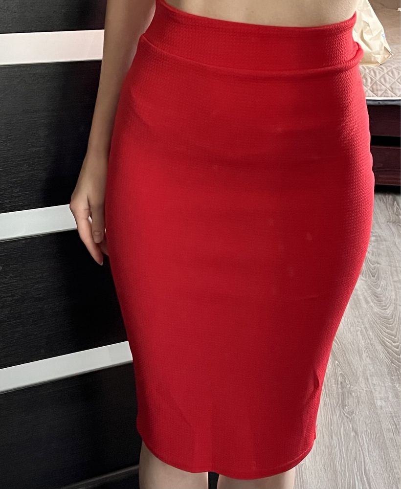 Червона спідниця. Красная юбка