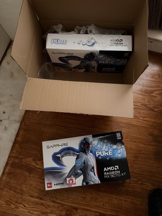 GPU Sapphire Pure Radeon RX 9070 XT (Seladas por Abrir, com fatura)
