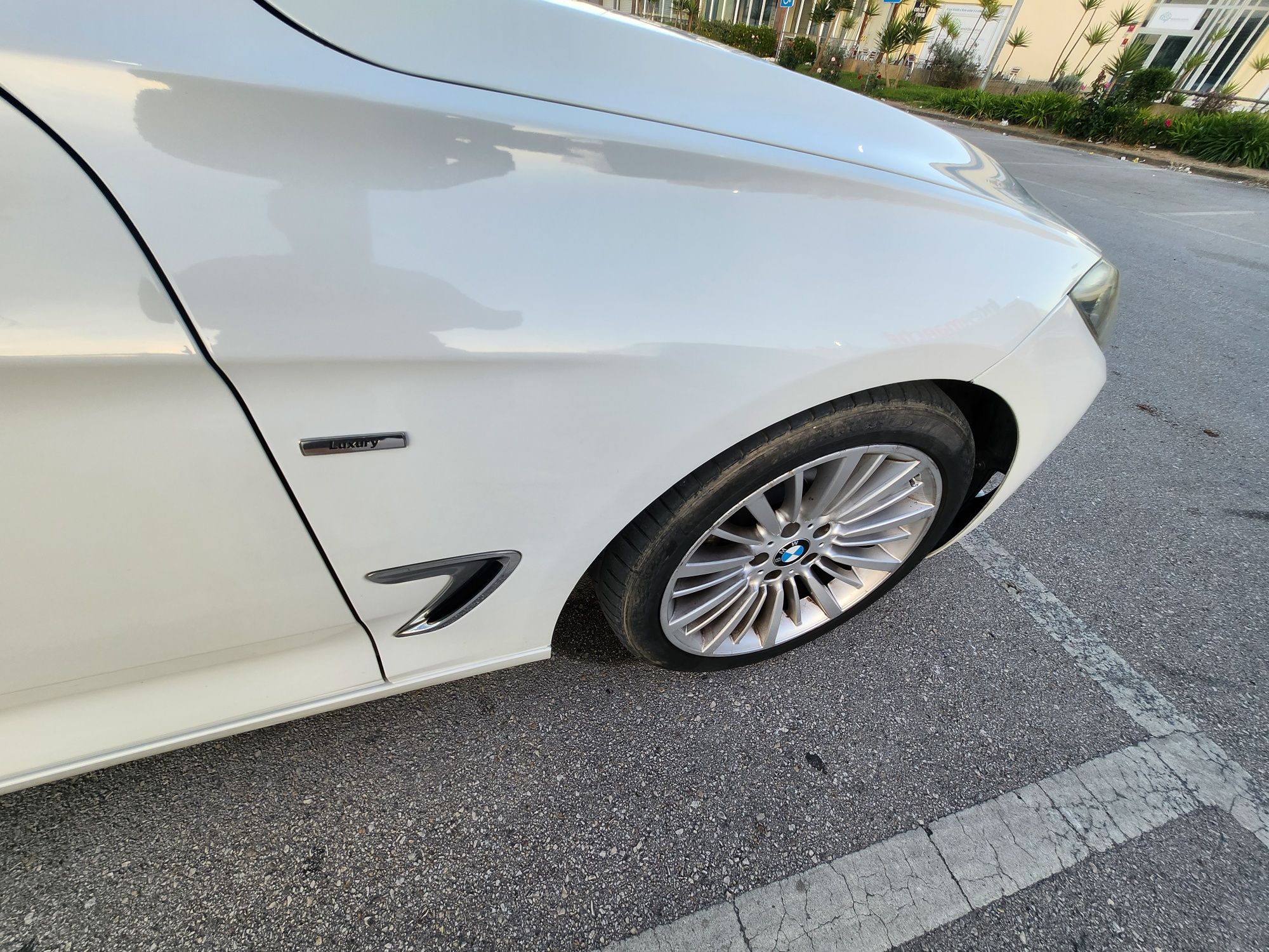 BMW 318 GT 2013 Luxury