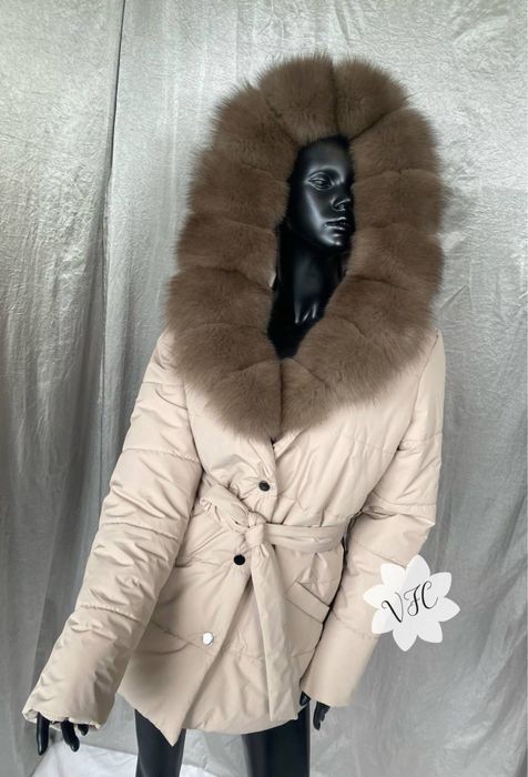 Пуховик зимовий бежевий з натуральним хутром песця. Розміри з 42 до 54