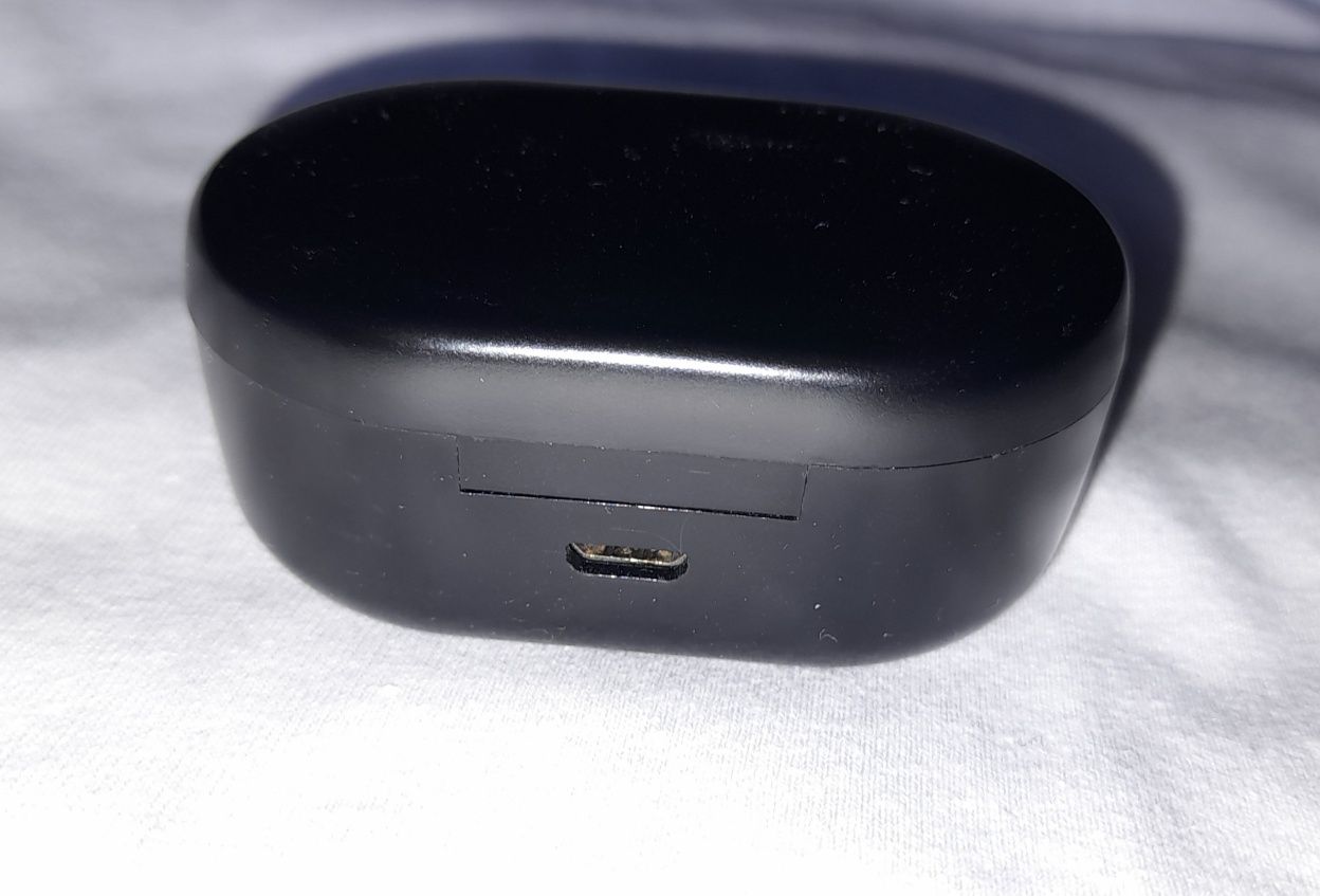 Earbuds Pretos Com Caixa