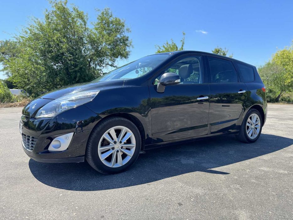 Автомобиль Рено Grand Scenic