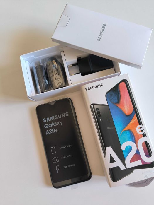 Samsung Galaxy A20e na caixa