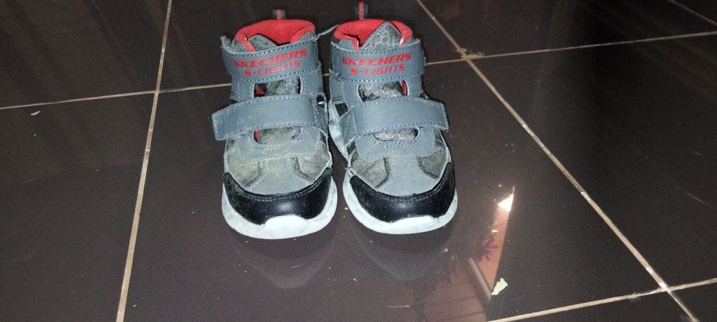 Ténis cinzentos  Sketchers