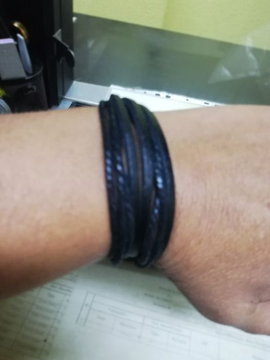 Pulseira em pele