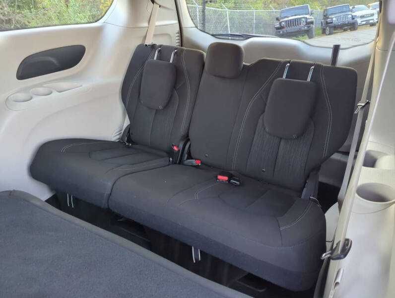 2021 Chrysler Voyager L