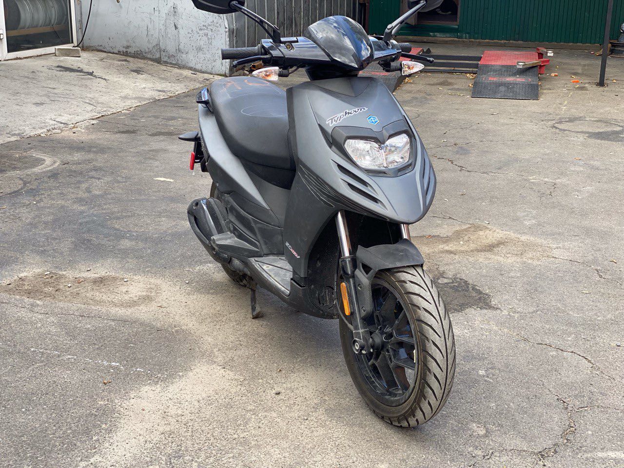 Продається скутер  Piaggio Typhoon 50 4T