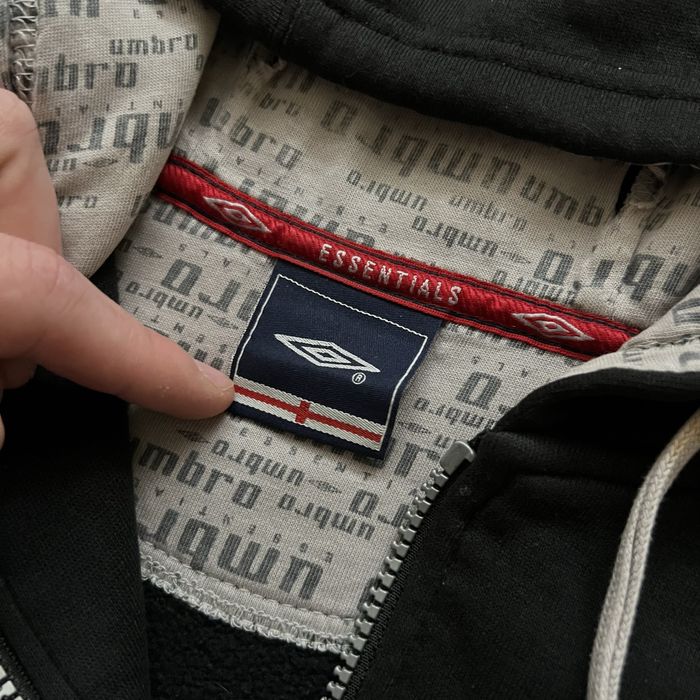 Зіпка Umbro original центр logo