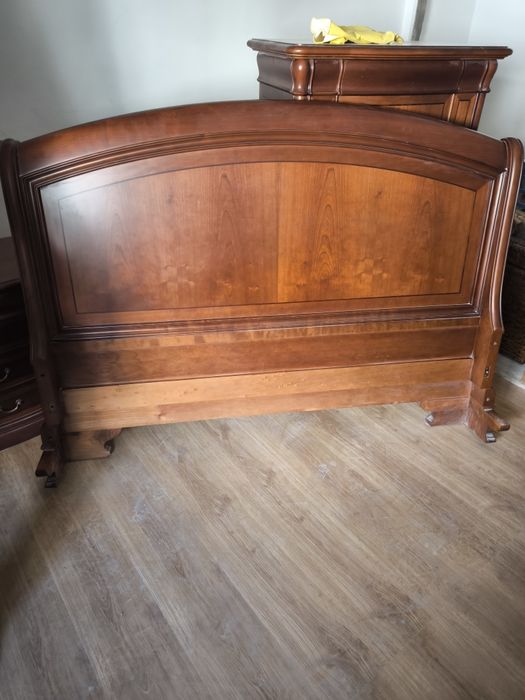 Cama +  Mobília Cerejeira completa