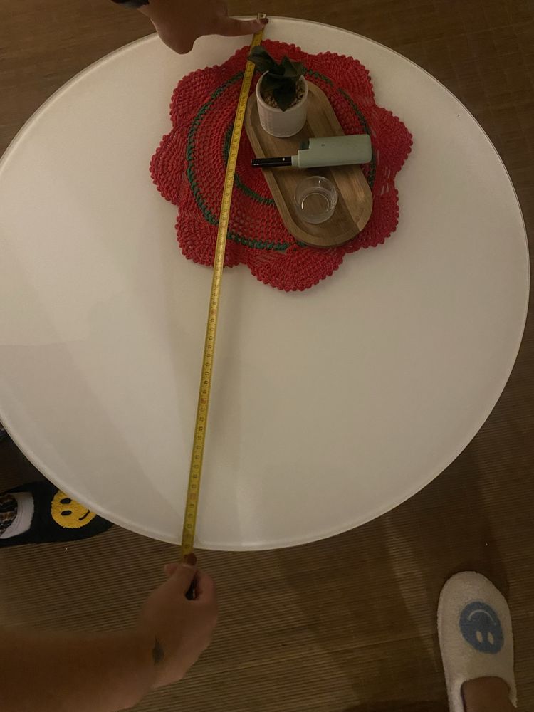 Mesa de centro branca e dourado