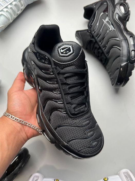 Nike tn pretos novos