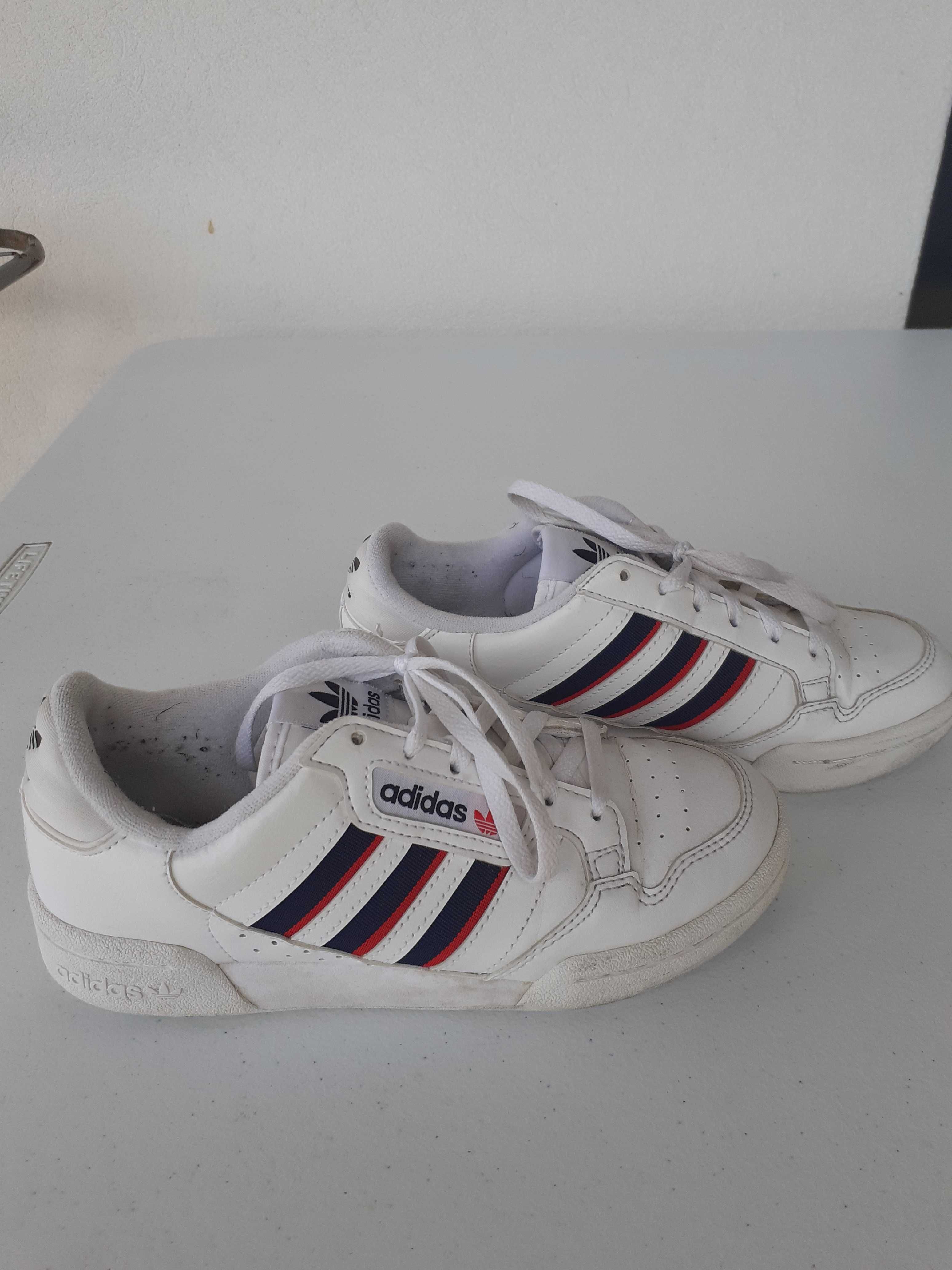 Sapatilhas Adidas, modelo atual, tam. 36