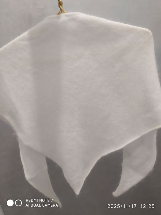 Продам бактус шаль білий ангора