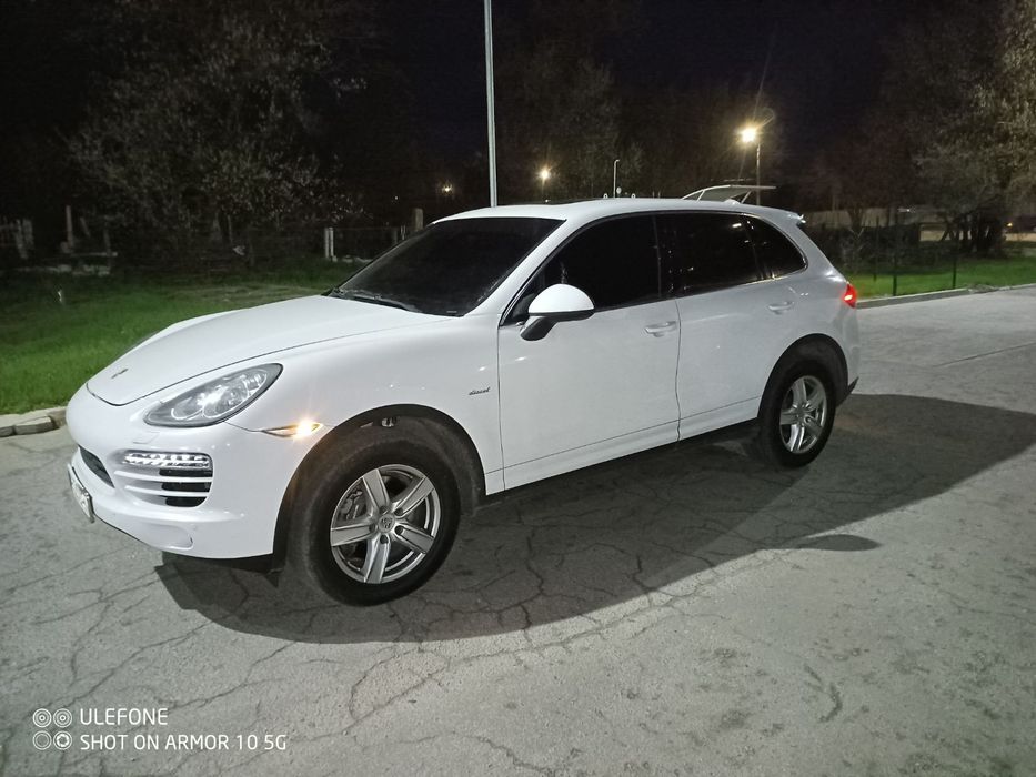 Продам сімейний автомобіль porsche cayenne на 3 л 2013 года