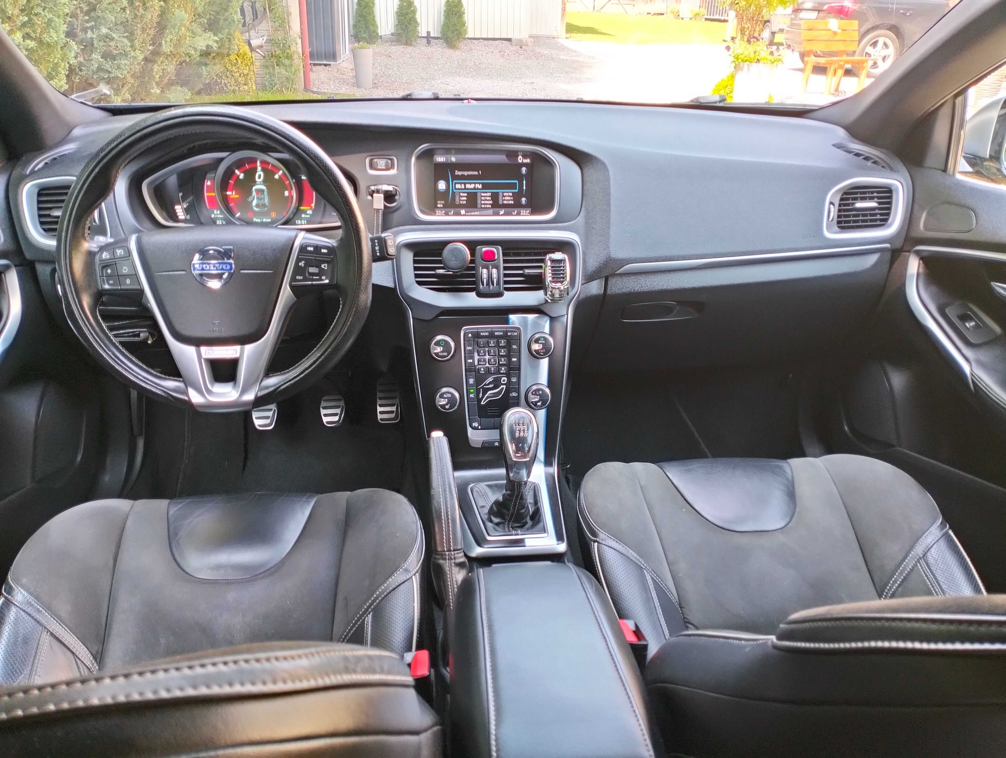 Volvo V40 R-Design bi-xenon/Virtual Kokpit/alcantara/bluetooth/navi