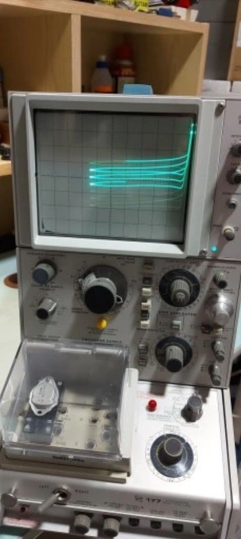 Charakterograf Tektronix 577 z przystawka typ. 177