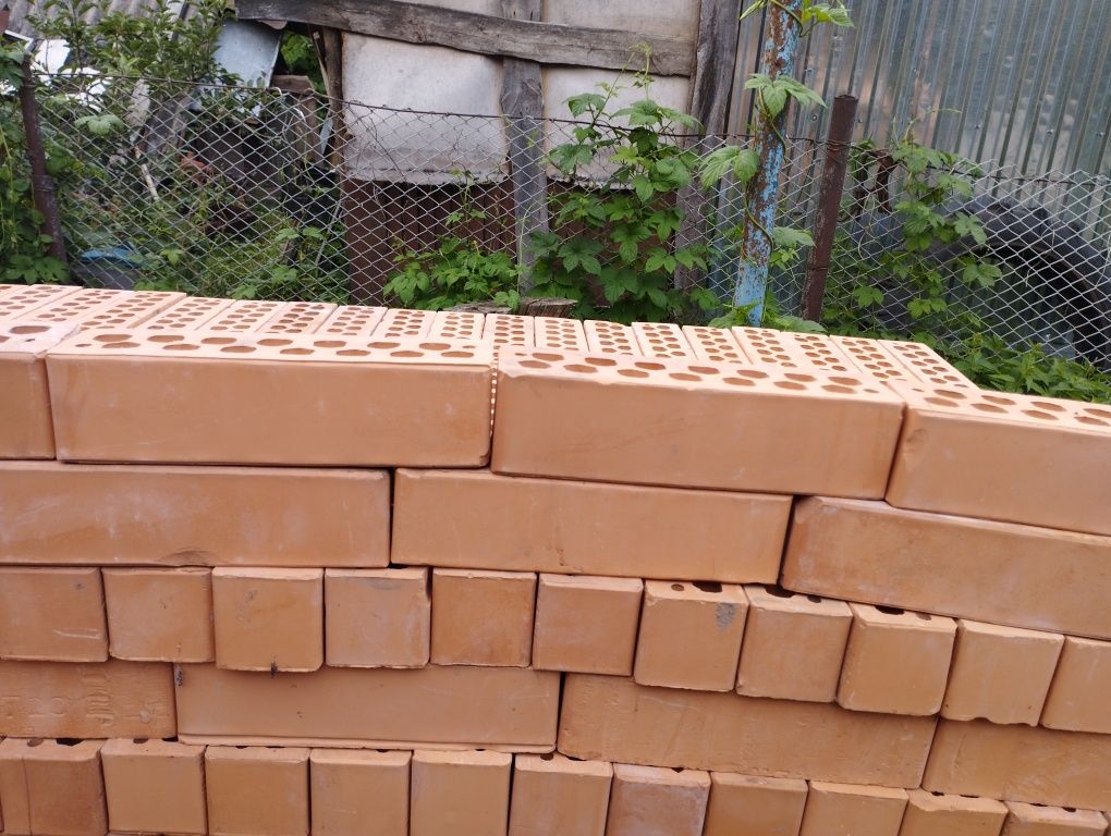 обліцовочний кирпич з пошкодженнями