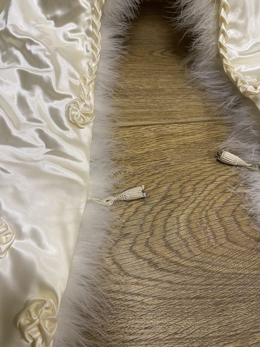 Біла накидка для весільного або вечірнього наряду