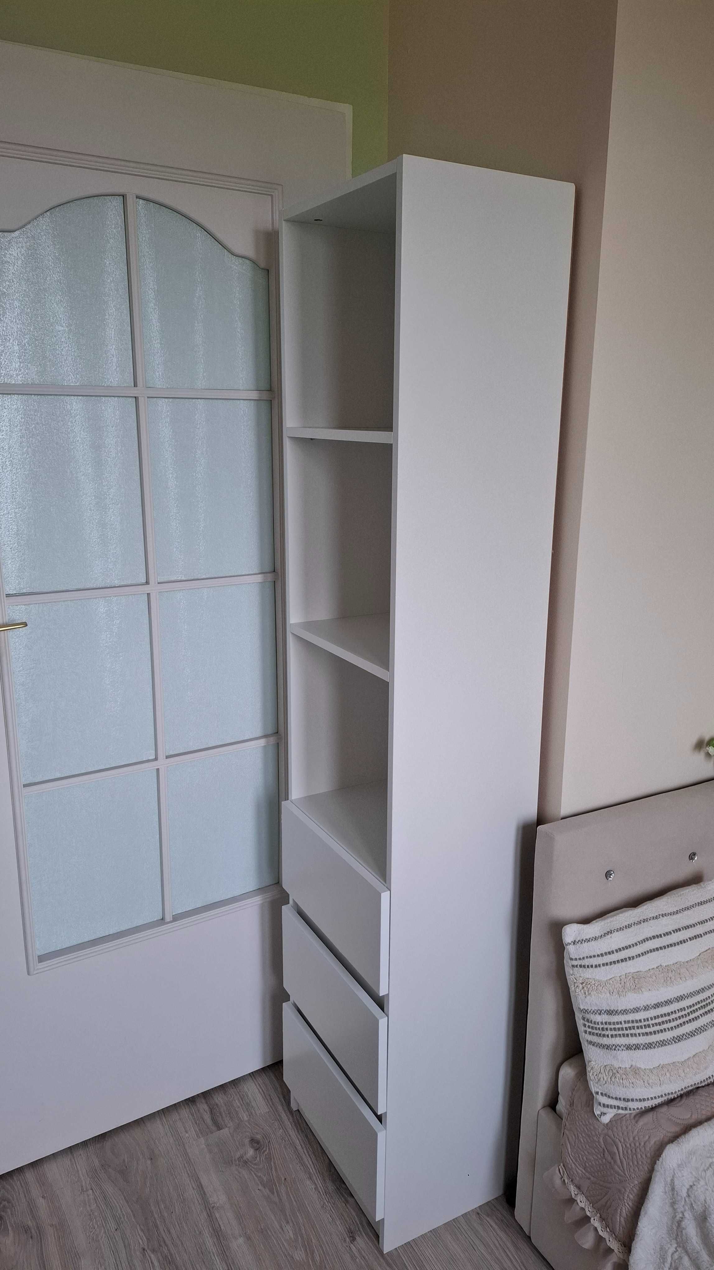 Regał z szufladami