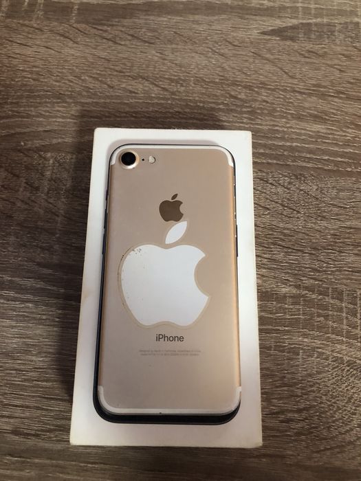 iPhone 7 в хорошем состоянии
