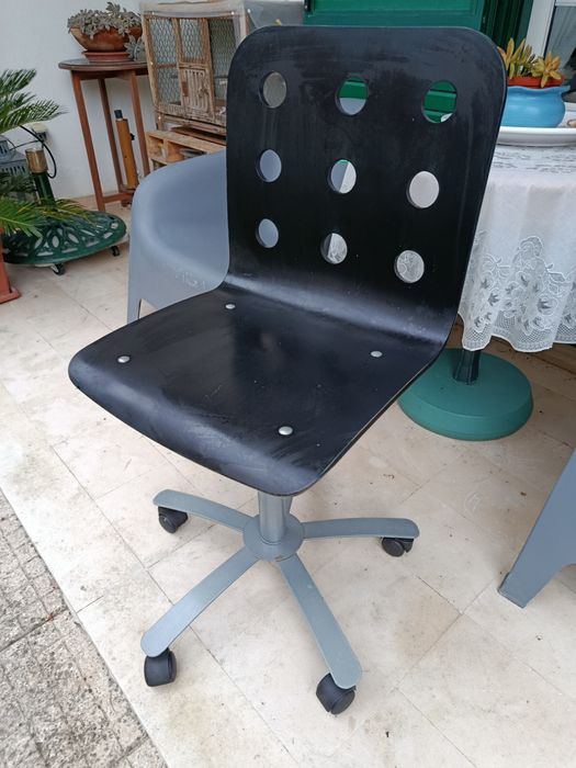 Cadeira escritório preta madeira