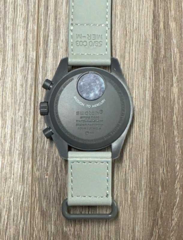 Omega x Swatch Merkury SO33A100：Bioceramika w Kolorach Srebrnych