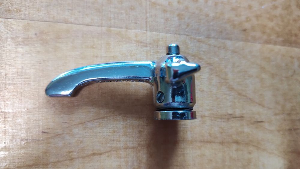 Замок фіксатор на вітрове шкло до ВАЗ(класика)СРСР.,новий.