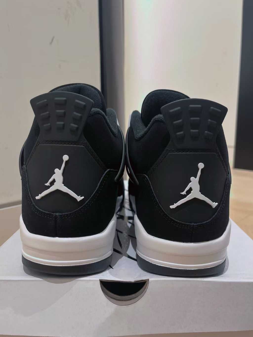 Nowy Jordan 4 Retro White Thunder R.40.5