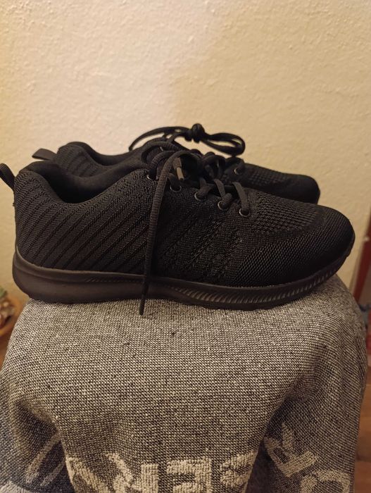 Sapatilhas pretas NOVAS tamanho 40