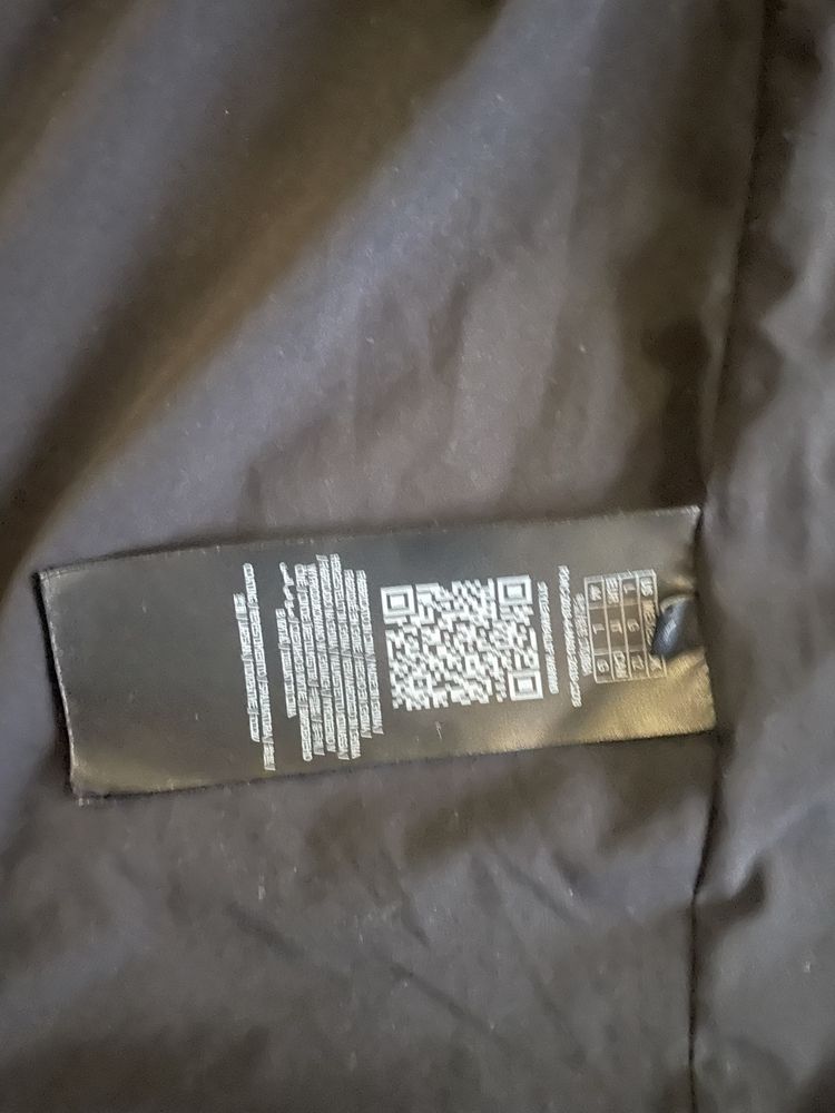 Kurtka GUESS taliowana