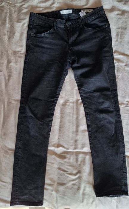 Чоловічі джинси - чорні.