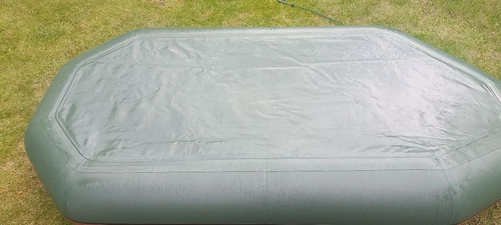 Ponton Kolibri K-260TL z podłogą rolowaną pawężą listwą odbojową