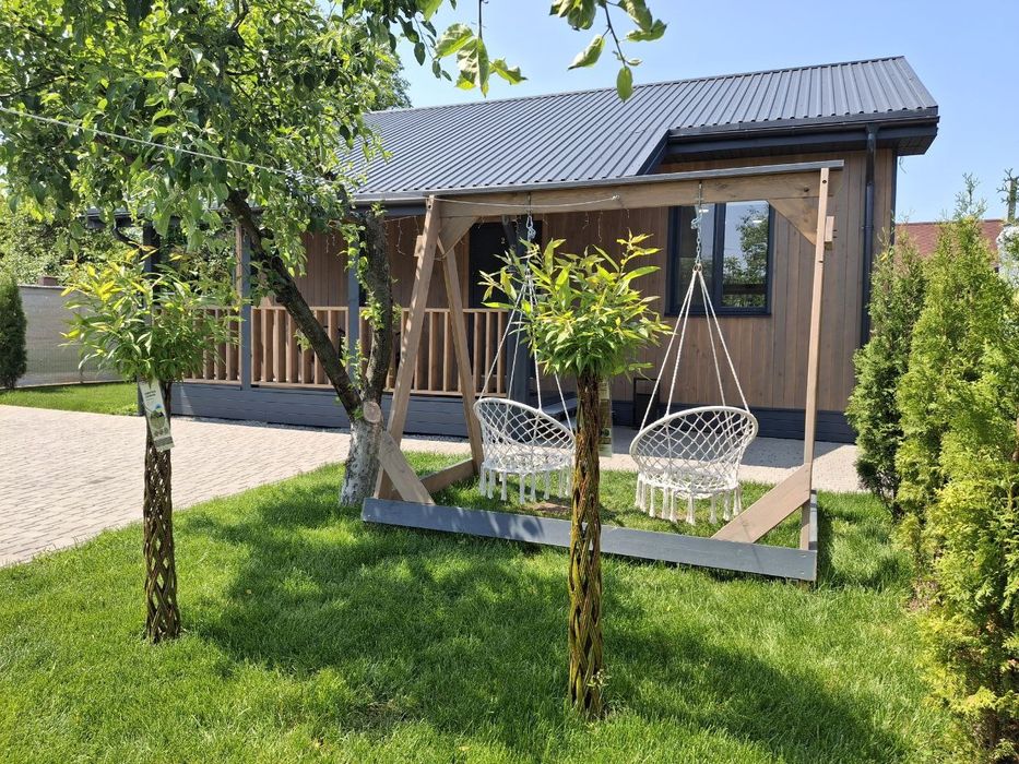 Затишний будинок з банею, терасою та бесідкою з каміном