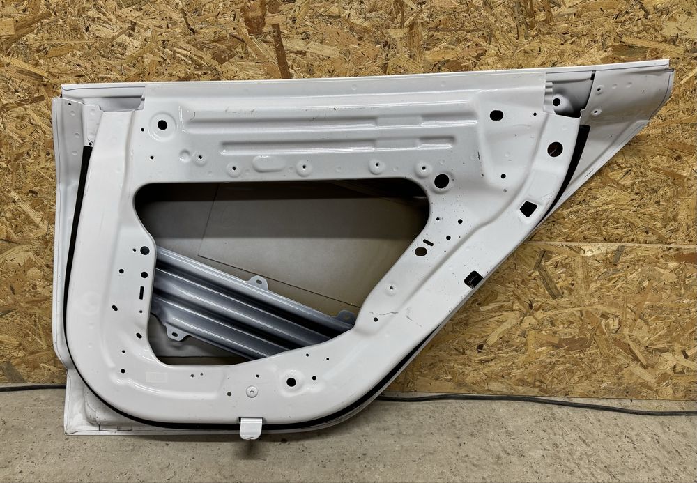 Tesla Model 3 highland двері задні праві