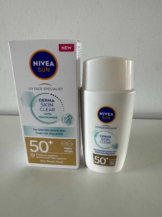 Fluid do twarzy Nivea Derma Skin Clear SPF50+