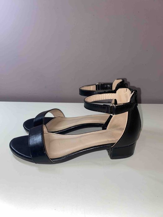 Босоножки черного цвета, р.34