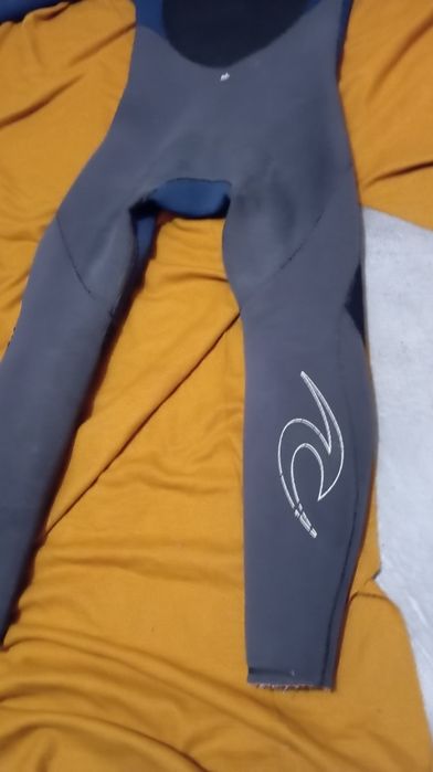 Fato mergulho rip curl usado MS 4.3