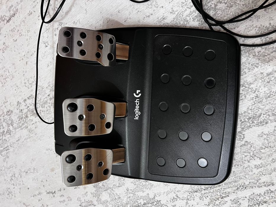 Logitech G920 com pedais e câmbio