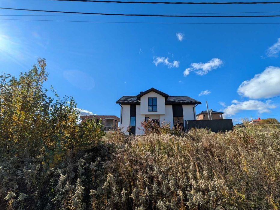 Продаж ексклюзивного котеджу з власною земельною ділянкою у Винниках